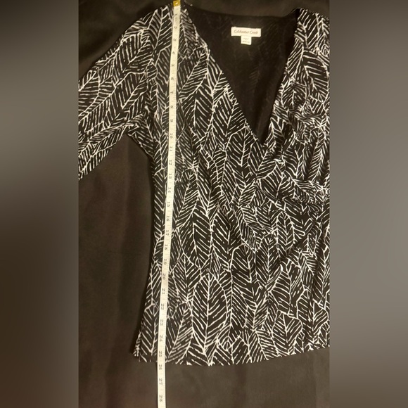 Coldwater Creek women’s size medium top. - Picture 9 of 10